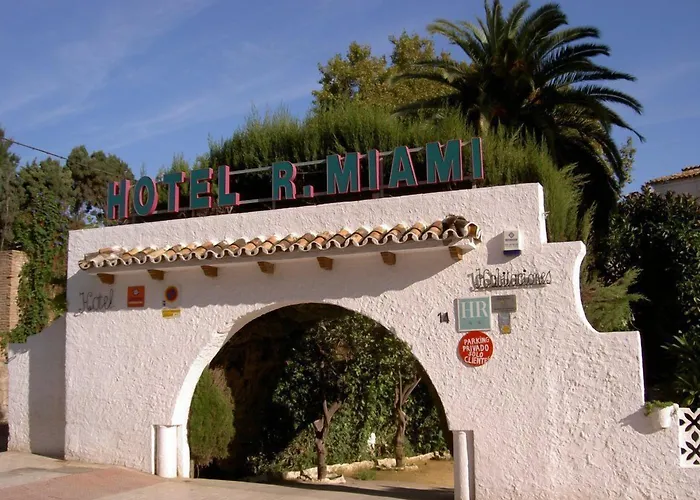 Residencia Miami מלון טורמולינוס